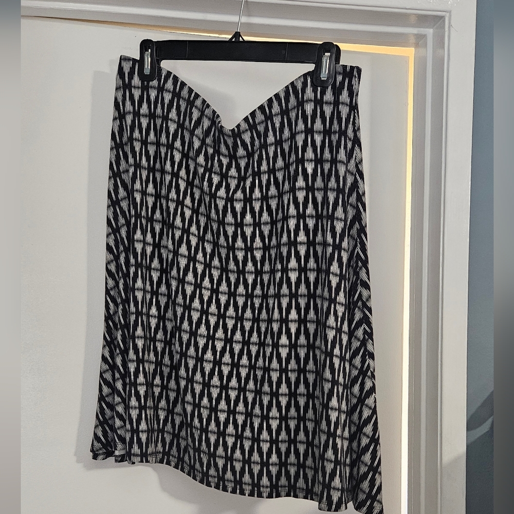 Ann Taylor black and white skirt